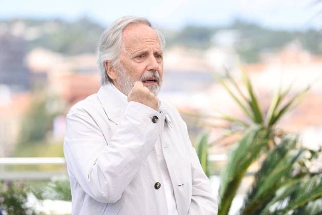 CANNES, FRANCE MAY 22 G D Fabrice LUCHINI during the photocall of the film Marcello Mio in competition at the 77th Cannes Film Festival at the Palais des Festivals on May 22, 2024 in Cannes, France CINEMA 77eme Festival de Cannes Photocall 22 05 2024 ValentinaClaret Panoramic 