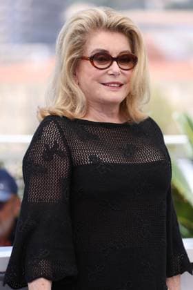 CANNES, FRANCE MAY 22 G D Catherine DENEUVE during the photocall of the film Marcello Mio in competition at the 77th Cannes Film Festival at the Palais des Festivals on May 22, 2024 in Cannes, France CINEMA 77eme Festival de Cannes Photocall 22 05 2024 ValentinaClaret Panoramic 