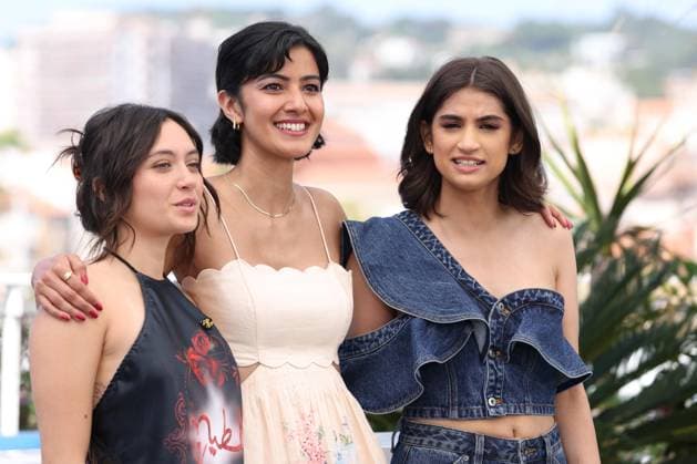 CANNES, FRANCE MAY 22 G D Pascale KANN, Rakhee THAKRAR, Mia THARIA, during the photocall of the film September Says competing in Un Certain Regard at the 77th Cannes Film Festival at the Palais des Festivals on May 22, 2024 in Cannes, France CINEMA 77eme Festival de Cannes Photocall 22 05 2024 ValentinaClaret Panoramic 