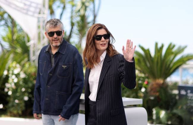 Photocall of the movie Marcello Mio CompÃ tition during the 77th Cannes International Film Festival Le rÃ alisateur Christophe HonorÃ , Chiara Mastroianni Photocall of the movie Marcello Mio CompÃ tition during the 77th Cannes International Film Festival May 14 25, 2024 , May 22, 2024 Jacovides Moreau Bestimage Photocall of the movie Marcello Mio Competition during the 77th Cannes International Film Festival May 14 25, 2024 , May 22, 2024 Cannes France  Copyright: xJACOVIDES-MOREAUx xBESTIMAGExJACOVIDES-MOREAUx xBESTIMAGEx