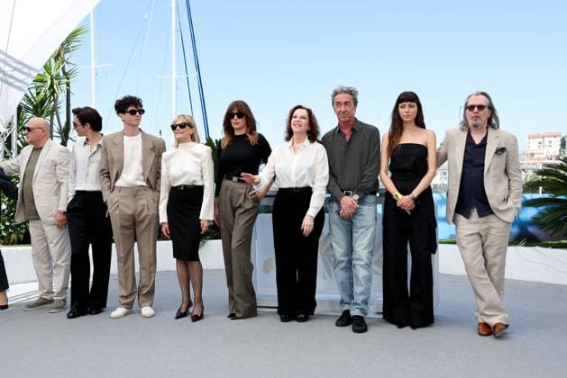 Cannes - Parthenope Photocall Peppe Lanzetta, Dario Aita, Daniele Rienzo, Isabella Ferrari, Luisa Ranieri, Stefania Sandrelli, Paolo Sorrentino, Celeste Dalla Porta, Gary Oldman and Daniela d Antonio Sorrentino attend the Parthenope Photocall at the 77th annual Cannes Film Festival at Palais des Festivals on May 22, 2024 in Cannes, France. Photo by Shootpix ABACAPRESS.COM Cannes France Copyright: xShootpix ABACAx