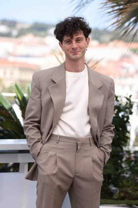 CANNES, FRANCE MAY 22 G D Daniele RIENZO during the photocall of the film Parthenope in competition at the 77th Cannes Film Festival at the Palais des Festivals on May 22, 2024 in Cannes, France CINEMA 77eme Festival de Cannes Photocall 22 05 2024 ValentinaClaret Panoramic 