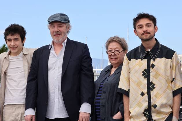 Cannes - Spectateurs Photocall Milo Machado-Graner, Arnaud Desplechin, Francoise Lebrun, Sam Chemoul attend the Spectateurs! Photocall at the 77th annual Cannes Film Festival at Palais des Festivals on May 22, 2024 in Cannes, France. Photo by Shootpix ABACAPRESS.COM Cannes France  Copyright: xShootpix ABACAx