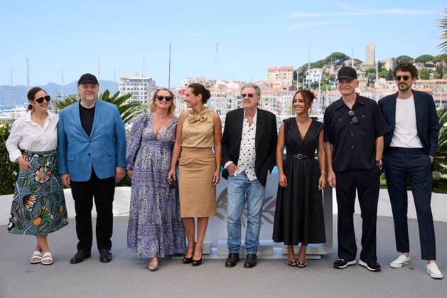 Le Fil Photocall at the 77th Cannes Film Festival Nelly Auteuil, Grà gory Gadebois, Aurore Auteuil, Sidse Babett Knudsen, Daniel Auteuil, Alice Belaïdi, Gaà tan Roussel and Hugo Gà lin at the Le Fil Photocall at the 77th Cannes Film Festival, au Palais des Festivals, à Cannes, France, le 22 mai 2024 Jacovides Moreau Bestimage Le Fil Photocall at the 77th annual Cannes Film Festival at Palais des Festivals on May 22, 2024 in Cannes, France Paris France Copyright: xJACOVIDES-MOREAUx xBESTIMAGExJACOVIDES-MOREAUx xBESTIMAGEx