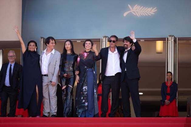 Cannes Grand Tour Screening DB Filipa Reis, guest, Lang KhÃª Tran, Crista Alfaiate, Miguel Gomes and Goncalo Waddington attend the Grand Tour Red Carpet at the 77th annual Cannes Film Festival at Palais des Festivals on May 22, 2024 in Cannes, France. Photo by David Boyer ABACAPRESS.COM Cannes France  Copyright: xBoyerxDavid ABACAx