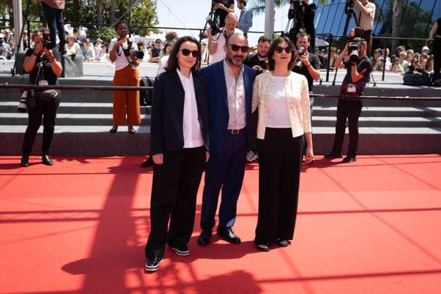 Cannes Grand Tour Screening DB Crista Alfaiate, Miguel Gomes and Goncalo Waddington attend the Grand Tour Red Carpet at the 77th annual Cannes Film Festival at Palais des Festivals on May 22, 2024 in Cannes, France. Photo by David Boyer ABACAPRESS.COM Cannes France  Copyright: xBoyerxDavid ABACAx