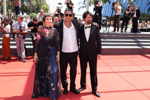 Cannes Grand Tour Screening DB Crista Alfaiate, Miguel Gomes and Goncalo Waddington attend the Grand Tour Red Carpet at the 77th annual Cannes Film Festival at Palais des Festivals on May 22, 2024 in Cannes, France. Photo by David Boyer ABACAPRESS.COM Cannes France  Copyright: xBoyerxDavid ABACAx