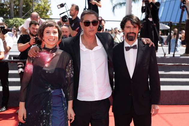 Cannes Grand Tour Screening DB Crista Alfaiate, Miguel Gomes and Goncalo Waddington attend the Grand Tour Red Carpet at the 77th annual Cannes Film Festival at Palais des Festivals on May 22, 2024 in Cannes, France. Photo by David Boyer ABACAPRESS.COM Cannes France  Copyright: xBoyerxDavid ABACAx