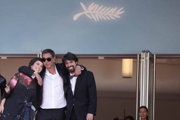 Cannes Grand Tour Screening DB Crista Alfaiate, Miguel Gomes and Goncalo Waddington attend the Grand Tour Red Carpet at the 77th annual Cannes Film Festival at Palais des Festivals on May 22, 2024 in Cannes, France. Photo by David Boyer ABACAPRESS.COM Cannes France  Copyright: xBoyerxDavid ABACAx