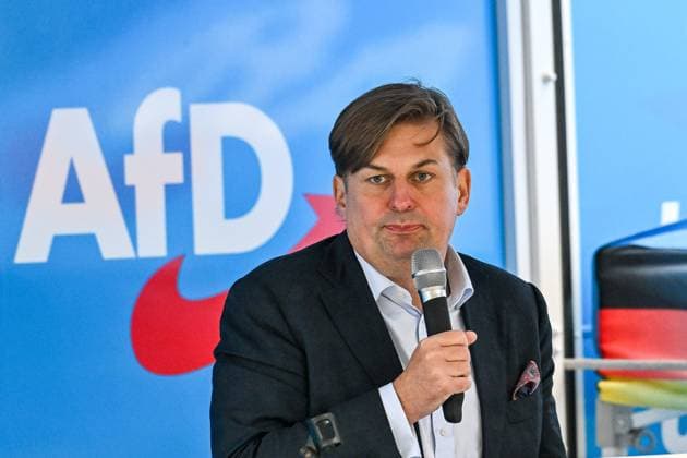 GER, Wahlkampfveranstaltung von AfD-Spitzenkandidat Maximilian Krah in Kaufbeuren 21.05.2024, Kemptener Tor, Kaufbeuren, GER, Wahlkampfveranstaltung von AfD-Spitzenkandidat Maximilian Krah in Kaufbeuren, Maximilian Krah (AfD) absolviert einen Wahlkampfauftritt vor ca. 200 Menschen in der Fussgaengerzone in Kaufbeuren im Bild Maximilian Krah (AfD) *** GER, Election campaign event of AfD top candidate Maximilian Krah in Kaufbeuren 21 05 2024, Kemptener Tor, Kaufbeuren, GER, Election campaign event of AfD top candidate Maximilian Krah in Kaufbeuren, Maximilian Krah AfD makes a campaign appearance in front of about 200 people in the pedestrian zone in Kaufbeuren in the picture Maximilian Krah AfD nordphoto GmbHxHafner nph00200