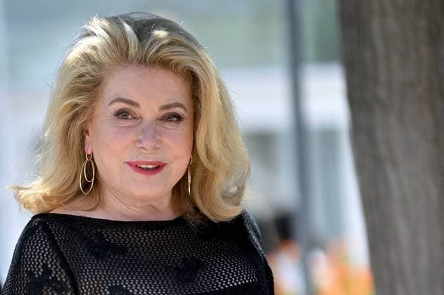 Cannes - Marcello Mio Photocall Catherine Deneuve attends the Marcello Mio Photocall at the 77th annual Cannes Film Festival at Palais des Festivals on May 22, 2024 in Cannes, France. Photo by Franck Castel ABACAPRESS.COM Cannes France  Copyright: xCastelxFranck ABACAx