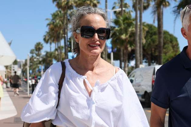 Cannes - Andy MacDowell Walks The Croisette Andy MacDowell is spotted at Martinez Hotel during 77th Cannes Film Festival in Cannes, France on May 22, 2024. Photo by Marco Piovanotto ABACAPRESS.COM Cannes France  Copyright: xPiovanottoxMarco ABACAx
