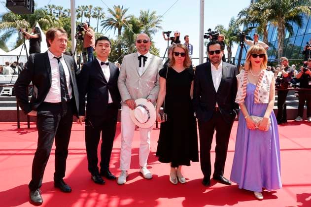 Thomas Ordonneau, Meng Xie, Tom Dercourt, Viola Fugen, Gregorio Paonessa and Marta Donzelli at the premiere of the feature film Grand Tour at the Festival de Cannes 2024 77 Cannes International Film Festival at the Palais des Festivals Cannes, 22 05 2024 Foto:xD.xBedrosianx xFuturexImagex grand_tour_4502