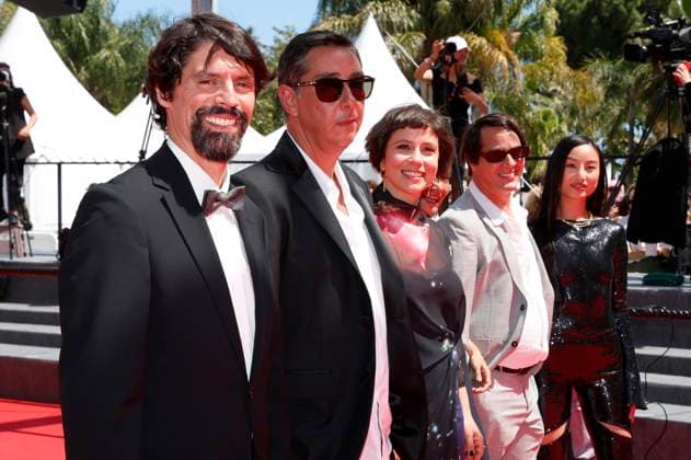 Goncalo Waddington, Miguel Gomes, Crista Alfaiate, Filipa Reis, guest and Lang Khe Tran at the premiere of the feature film Grand Tour at the Festival de Cannes 2024 77 Cannes International Film Festival at the Palais des Festivals Cannes, 22 05 2024 Foto:xD.xBedrosianx xFuturexImagex grand_tour_4524