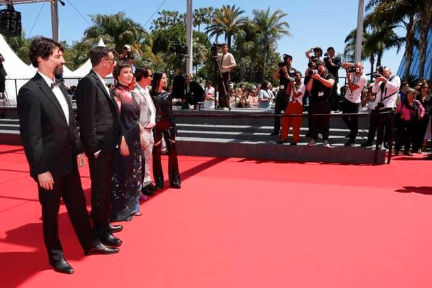 Goncalo Waddington, Miguel Gomes, Crista Alfaiate, Filipa Reis, guest and Lang Khe Tran at the premiere of the feature film Grand Tour at the Festival de Cannes 2024 77 Cannes International Film Festival at the Palais des Festivals Cannes, 22 05 2024 Foto:xD.xBedrosianx xFuturexImagex grand_tour_4525
