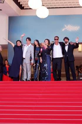 Filipa Reis, Guest, Lang Khe Tran, Crista Alfaiate, Miguel Gomes and Goncalo Waddington at the premiere of the feature film Grand Tour at the Festival de Cannes 2024 77 Cannes International Film Festival at the Palais des Festivals Cannes, 22 05 2024 Foto:xD.xBedrosianx xFuturexImagex grand_tour_4530