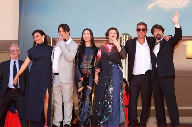 Thierry Fremaux, Filipa Reis, Guest, Lang Khe Tran, Crista Alfaiate, Miguel Gomes and Goncalo Waddington at the premiere of the feature film Grand Tour at the Festival de Cannes 2024 77 Cannes International Film Festival at the Palais des Festivals Cannes, 22 05 2024 Foto:xD.xBedrosianx xFuturexImagex grand_tour_4537
