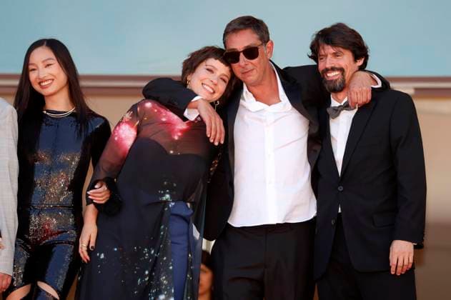 Lang Khe Tran, Crista Alfaiate, Miguel Gomes and Goncalo Waddington at the premiere of the feature film Grand Tour at the Festival de Cannes 2024 77 Cannes International Film Festival at the Palais des Festivals Cannes, 22 05 2024 Foto:xD.xBedrosianx xFuturexImagex grand_tour_4541