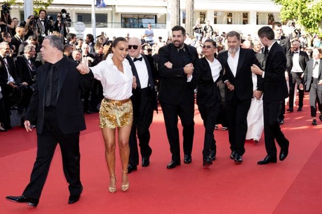 M MontÃ e des marches du film Â Le comte de Monte Cristo Â lors du 77eme Festival International du Film de Cannes Alice Belaidi, Artus, Clovis Cornillac, Marc Riso et lÃ quipe du film Un p tit truc en plus MontÃ e des marches du film Â Le comte de Monte Cristo Â lors du 77eme Festival International du Film de Cannes, au Palais des Festivals Ã Cannes Le 22 mai 2024 Jacovides Moreau Bestimage Red carpet of the movie Â Le comte de Monte Cristo Â during the 77th Cannes International Film Festival at the Palais des Festivals in Cannes, France On may 22th 2024 Cannes France  Copyright: xJACOVIDES-MOREAUx xBESTIMAGExJACOVIDES-MOREAUx xBESTIMAGEx