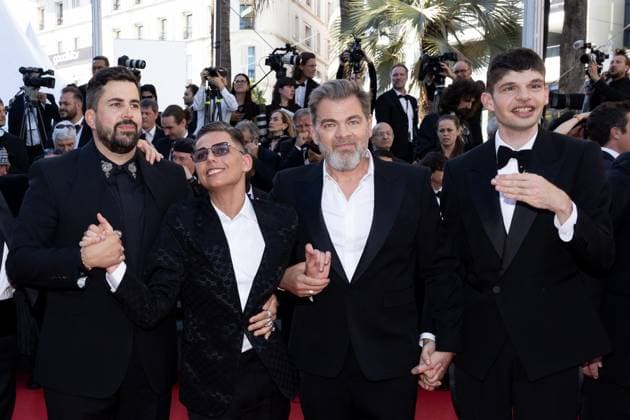 M MontÃ e des marches du film Â Le comte de Monte Cristo Â lors du 77eme Festival International du Film de Cannes Artus, Clovis Cornillac et lÃ quipe du film Un p tit truc en plus MontÃ e des marches du film Â Le comte de Monte Cristo Â lors du 77eme Festival International du Film de Cannes, au Palais des Festivals Ã Cannes Le 22 mai 2024 Jacovides Moreau Bestimage Red carpet of the movie Â Le comte de Monte Cristo Â during the 77th Cannes International Film Festival at the Palais des Festivals in Cannes, France On may 22th 2024 Cannes France  Copyright: xJACOVIDES-MOREAUx xBESTIMAGExJACOVIDES-MOREAUx xBESTIMAGEx