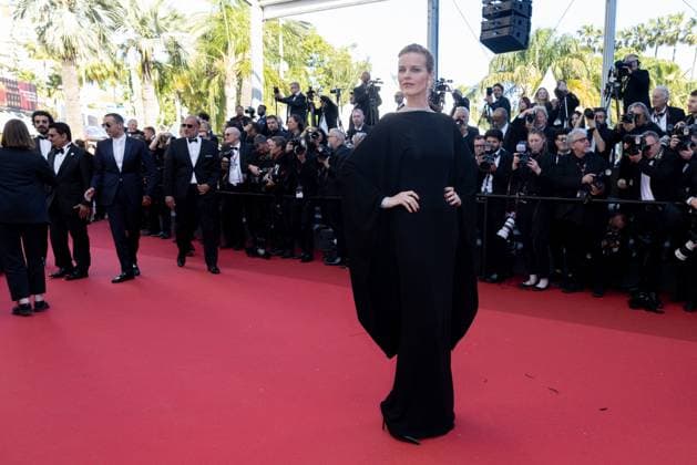B MontÃ e des marches du film Â Le comte de Monte Cristo Â lors du 77eme Festival International du Film de Cannes Eva Herzigova MontÃ e des marches du film Â Le comte de Monte Cristo Â lors du 77eme Festival International du Film de Cannes, au Palais des Festivals Ã Cannes On may 22th 2024 Olivier Borde Bestimage Red carpet of the movie Â Le comte de Monte Cristo Â during the 77th Cannes International Film Festival at the Palais des Festivals in Cannes, France On may 22th 2024 Cannes France  Copyright: xOLIVIERxBORDEx xBESTIMAGExOLIVIERxBORDEx xBESTIMAGEx