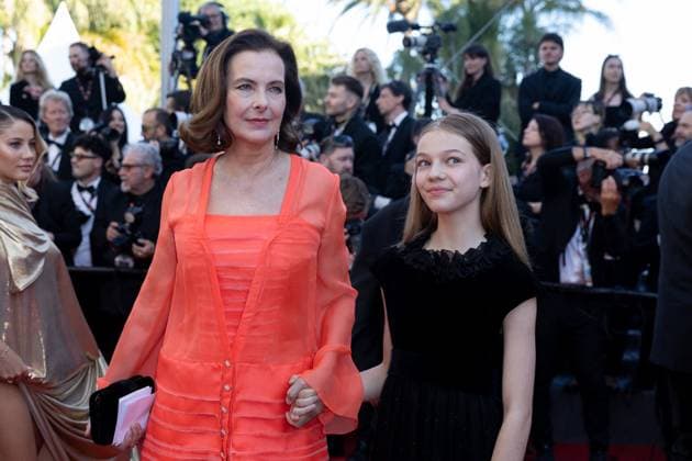 B Red carpet of the movie Â Le comte de Monte Cristo Â during the 77th Cannes International Film Festival Carole Bouquet and her granddaughter Darya Rassam Red carpet of the movie Â Le comte de Monte Cristo Â during the 77th Cannes International Film Festival, au Palais des Festivals Ã Cannes Le 22 mai 2024 Olivier Borde Bestimage Red carpet of the movie Â Le comte de Monte Cristo Â during the 77th Cannes International Film Festival at the Palais des Festivals in Cannes, France On may 22th 2024 Cannes France  Copyright: xOLIVIERxBORDEx xBESTIMAGExOLIVIERxBORDEx xBESTIMAGEx