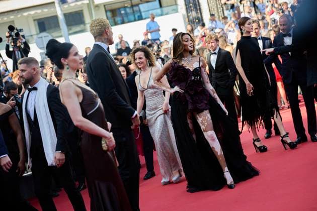M MontÃ e des marches du film Â Le comte de Monte Cristo Â lors du 77eme Festival International du Film de Cannes Kyle Kuzma, Winnie Harlow MontÃ e des marches du film Â Le comte de Monte Cristo Â lors du 77eme Festival International du Film de Cannes, au Palais des Festivals Ã Cannes On may 22th 2024 Jacovides Moreau Bestimage Red carpet of the movie Â Le comte de Monte Cristo Â during the 77th Cannes International Film Festival at the Palais des Festivals in Cannes, France On may 22th 2024 Cannes France  Copyright: xJACOVIDES-MOREAUx xBESTIMAGExJACOVIDES-MOREAUx xBESTIMAGEx