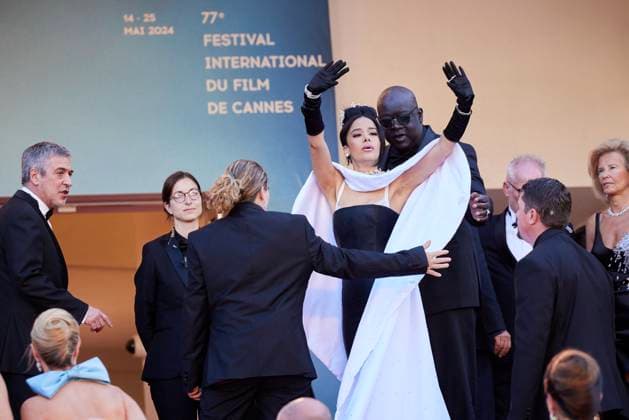 M MontÃ e des marches du film Â Le comte de Monte Cristo Â lors du 77eme Festival International du Film de Cannes An activist and security agents MontÃ e des marches du film Â Le comte de Monte Cristo Â lors du 77eme Festival International du Film de Cannes, au Palais des Festivals Ã Cannes On may 22th 2024 Jacovides Moreau Bestimage Red carpet of the movie Â Le comte de Monte Cristo Â during the 77th Cannes International Film Festival at the Palais des Festivals in Cannes, France On may 22th 2024 Cannes France  Copyright: xJACOVIDES-MOREAUx xBESTIMAGExJACOVIDES-MOREAUx xBESTIMAGEx