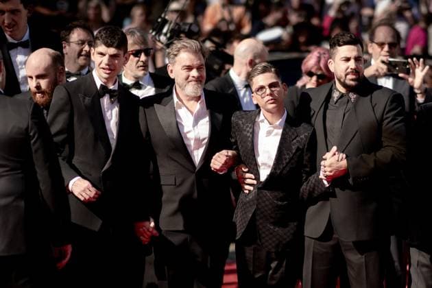 Cannes, France 22th May, 2024 Clovis Cornillac and the cast of Un p tit truc en plus attends Le Comte de Monte Cristo Screening red carpet at the 77th annual Cannes Film Festival at Palais des Festivals on May 22, 2024 in Cannes, France CINEMA 77eme Festival de Cannes Red Carpet du film Le Comte de Monte Cristo 22 05 2024 NorbertScanella Panoramic 