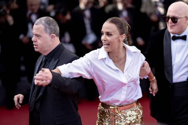 Cannes, France 22th May, 2024 Alice Belaidi and the cast of Un p tit truc en plus attends Le Comte de Monte Cristo Screening red carpet at the 77th annual Cannes Film Festival at Palais des Festivals on May 22, 2024 in Cannes, France CINEMA 77eme Festival de Cannes Red Carpet du film Le Comte de Monte Cristo 22 05 2024 NorbertScanella Panoramic 