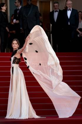 Entertainment Bilder des Tages Cannes, France 22th May, 2024 Izabel Goulart attends Le Comte de Monte Cristo Screening red carpet at the 77th annual Cannes Film Festival at Palais des Festivals on May 22, 2024 in Cannes, France CINEMA 77eme Festival de Cannes Red Carpet du film Le Comte de Monte Cristo 22 05 2024 NorbertScanella Panoramic 