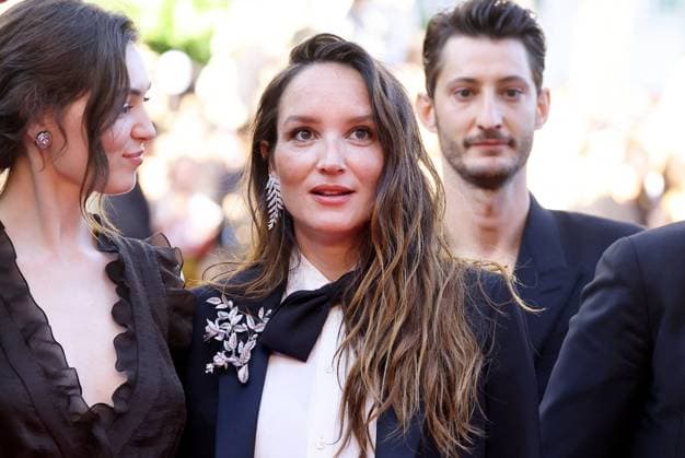 J MontÃ e des marches du film Â Le comte de Monte Cristo Â lors du 77eme Festival International du Film de Cannes Anamaria Vartolmei, AnaÃ¯s Demoustier enceinte , Pierre Niney MontÃ e des marches du film Â Le comte de Monte Cristo Â lors du 77eme Festival International du Film de Cannes, au Palais des Festivals Ã Cannes Le 22 mai 2024 Jacovides Moreau Bestimage Red carpet of the movie Â Le comte de Monte Cristo Â during the 77th Cannes International Film Festival at the Palais des Festivals in Cannes, France On may 22th 2024 Cannes France  Copyright: xJACOVIDES-MOREAUx xBESTIMAGExJACOVIDES-MOREAUx xBESTIMAGEx