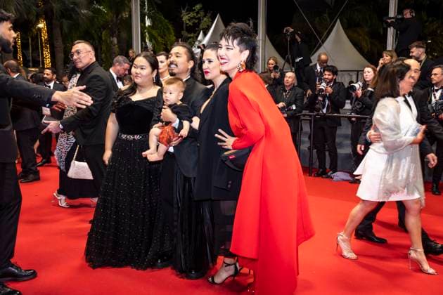 Guest with a baby MontÃ e des marches du film Â Motel Destino Â lors du 77eme Festival International du Film de Cannes, au Palais des Festivals Ã Cannes Le 22 mai 2024 Olivier Borde Bestimage Red carpet of the movie Â Motel Destino Â during the 77th Cannes International Film Festival at the Palais des Festivals in Cannes, France On may 22th 2024 unknown  Copyright: xOLIVIERxBORDEx xBESTIMAGExOLIVIERxBORDEx xBESTIMAGEx