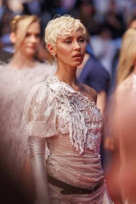 Festival de Cannes Premiere The Shrouds Iris Law at the Cannes premiere of The Shrouds during the 77th Cannes International Film Festival at the Palais de Festival in Cannes Copyright: xEventpressxKochanx
