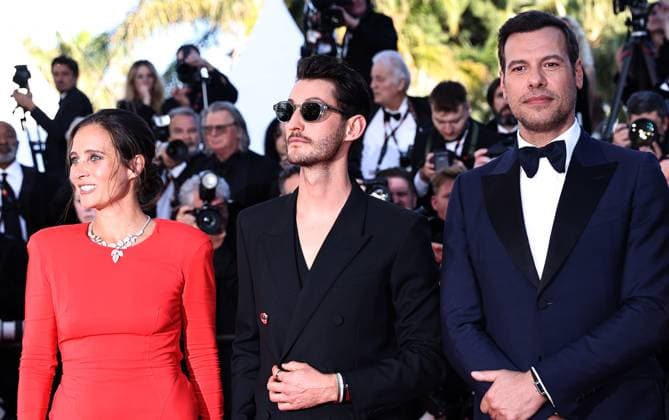 (240523) -- CANNES, May 23, 2024 -- French actor Pierre Niney (C) poses for the screening of the film Le Comte de Monte-Cristo (The Count of Monte-Cristo) at the 77th edition of the Cannes Film Festival in Cannes, southern France, on May 22, 2024. ) FRANCE-CANNES-FILM FESTIVAL-LE COMTE DE MONTE-CRISTO GaoxJing 