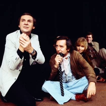 EIN MANN FÜR ALLE FÄLLE Ein Mann für alle Fälle, ZDF Serie, 1979, Szene in der Schauspielschule: Harald Juhnke als Frank Engelmann, der Talent als Schauspieler hat, Hans Clarin als Regisseur, beobachtet die Proben., Berlin Deutschland Copyright: ArthurxGrimm AGR_82030324 EDITORIAL USE ONLY