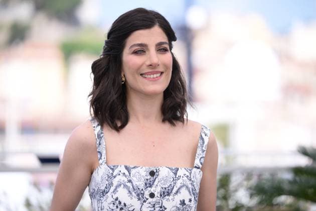 CANNES, FRANCE MAY 23 G D Mina KAVANI, actress, during the Oeil d Or Jury photocall at the 77th Cannes Film Festival at the Palais des Festivals on May 23, 2024 in Cannes, France CINEMA 77th Cannes Film Festival Photocall 23 05 2024 ValentinaClaret Panoramic 