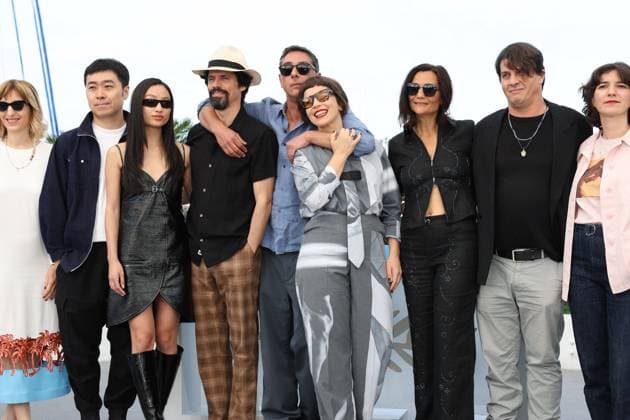 Cannes - Grand Tour Photocall Thomas Ordonneau, Viola Fugen, Gregorio Paonessa, Marta Donzelli, Producer Meng Xie, Lang Khê Tran, Goncalo Waddington, Miguel Gomes, Crista Alfaiate, Filipa Reis, Claudio da Silva, Maureen Fazendeiro, Mariana Ricardo and Telmo Churro attend the Grand Tour Photocall at the 77th annual Cannes Film Festival at Palais des Festivals on May 23, 2024 in Cannes, France. Photo by Shootpix ABACAPRESS.COM Cannes France Copyright: xShootpix ABACAx