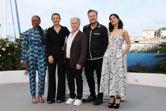 Cannes - Jury Oeil D Or Photocall Jury Oeil D Or Members Mina Kavani, Francis Legault, President of the L Å?il d Or Jury, Nicolas Philibert, Elise Jalladeau, and Dyana Gaye attend a photocall for the Jury Oeil D Or at the 77th annual Cannes Film Festival at Palais des Festivals on May 23, 2024 in Cannes, France. Photo by Shootpix ABACAPRESS.COM Cannes France  Copyright: xShootpix ABACAx