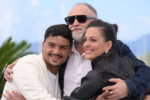 Entertainment Bilder des Tages CANNES, FRANCE MAY 23 G D Iago XAVIER, actor, , Karim AINOUZ, director, Nataly ROCHA, actress during the photocall of the film Motel Destino in Competition at the 77th Cannes Film Festival at the Palais des Festivals on May 23, 2024 in Cannes, France CINEMA 77eme Festival de Cannes Photocall 23 05 2024 ValentinaClaret Panoramic 