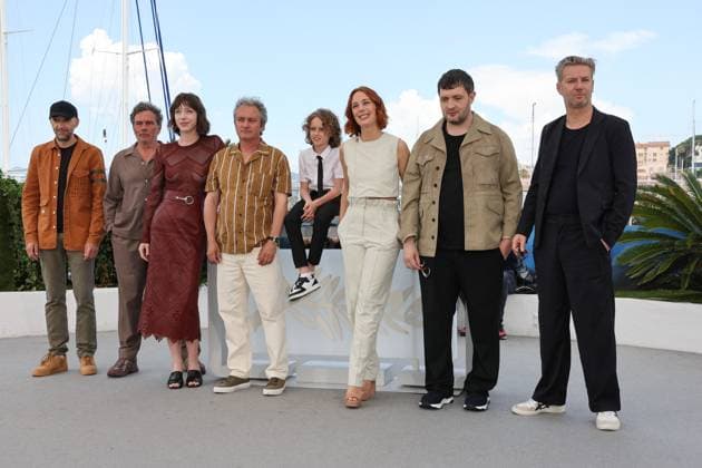 Cannes - Le Roman De Jim Photocall Pierric Bailly, Arnaud Larrieu, Sara Giraudeau, Jean-Marie Larrieu, Eol Personne, Laetitia Dosch, Karim Laklou and Bertrand Belin attend the Le Roman De Jim photocall at the 77th annual Cannes Film Festival at Palais des Festivals on May 23, 2024 in Cannes, France Photo by Shootpix ABACAPRESS.COM Cannes France  Copyright: xShootpix ABACAx