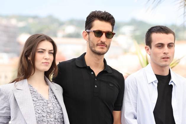 CANNES, FRANCE MAY 23 G D Bastien BOUILLON, actor, Pierre NINEY, actor, Anamaria VARTOLOMEI, actress, during the photocall of the film The Count of Monte Cristo projected out of competition at the 77th Cannes Film Festival at the Palais des Festivals on May 23, 2024 in Cannes, France CINEMA 77eme Festival de Cannes Photocall 23 05 2024 ValentinaClaret Panoramic 