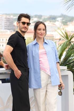 CANNES, FRANCE MAY 23 G D Pierre NINEY, acteur, Anais DEMOUSTIER, actrice, lors du photocall du film Â Le Comte de Monte Cristo Â projetÃ Hors CompÃ tition au 77eme Festival de Cannes au Palais des Festivals le 23 mai 2024 Ã Cannes, France CINEMA 77eme Festival de Cannes Photocall 23 05 2024 ValentinaClaret Panoramic 