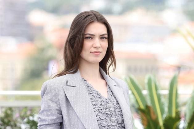 CANNES, FRANCE MAY 23 G D Anamaria VARTOLOMEI, actress, during the photocall of the film The Count of Monte Cristo projected Hors CompÃ tition at the 77th Cannes Film Festival at the Palais des Festivals on May 23, 2024 in Cannes, France CINEMA 77eme Festival de Cannes Photocall 23 05 2024 ValentinaClaret Panoramic 