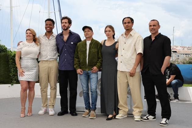 Cannes - Vivre, Mourir, Renaitre Photocall Sophie Guillemin, Noah Deric, Victor Belmondo, Gaël Morel, Lou Lampros, Theo Christine and Stà phane Rideau attend the Vivre, Mourir, Renaitre (To Live, To Die, To Live Again) photocall at the 77th annual Cannes Film Festival at Palais des Festivals on May 23, 2024 in Cannes, France. Photo by Shootpix ABACAPRESS.COM Cannes France Copyright: xShootpix ABACAx