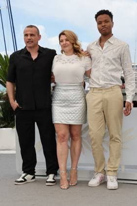 Cannes - Vivre, Mourir, Renaitre Photocall Noah Deric, Sophie Guillemin and StÃ phane Rideau attend the Vivre, Mourir, Renaitre (To Live, To Die, To Live Again) photocall at the 77th annual Cannes Film Festival at Palais des Festivals on May 23, 2024 in Cannes, France Photo by Shootpix ABACAPRESS.COM Cannes France  Copyright: xShootpix ABACAx
