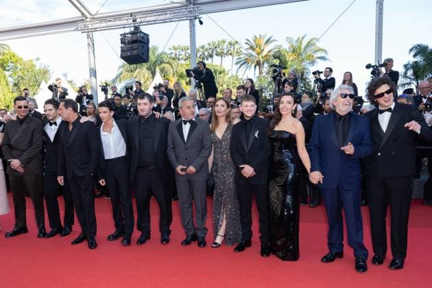 B Montà e des marches du film  L?amour ouf  lors du 77eme Festival International du Film de Cannes Raphaà l Quenard, Francois Civil, Gilles Lellouche, Malik Frikah, Karim Laklou, Ahmed Hamidi, Audrey Diwan, Anthony Bajon, Elodie Bouchez, Alain Chabat, Vincent Lacoste Montà e des marches of the film  L?amour ouf  during the 77th Cannes International Film Festival at the Palais des Festivals in Cannes On may 23th 2024 Olivier Borde Bestimage Red carpet of the movie  Beating Hearts during the 77th Cannes International Film Festival at the Palais des Festivals in Cannes, France On may 23th 2024 Cannes France Copyright: xOLIVIERxBORDEx xBESTIMAGExOLIVIERxBORDEx xBESTIMAGEx