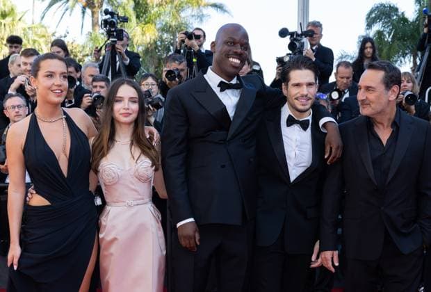 Entertainment Bilder des Tages B MontÃ e des marches du film Â L?amour ouf Â lors du 77eme Festival International du Film de Cannes Adele Exarchopoulos, Mallory Wanecque, Jean Pascal Zadi, Francois Civil, Gilles Lellouche MontÃ e des marches du film Â L?amour ouf Â lors du 77eme Festival International du Film de Cannes, au Palais des Festivals Ã Cannes On may 23rd 2024 Olivier Borde Bestimage Red carpet of the movie Â Beating HeartsÂ during the 77th Cannes International Film Festival at the Palais des Festivals in Cannes, France On may 23rd 2024 Cannes France  Copyright: xOLIVIERxBORDEx xBESTIMAGExOLIVIERxBORDEx xBESTIMAGEx