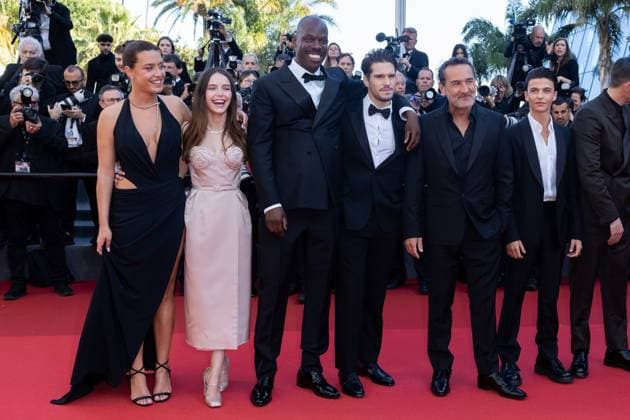 B MontÃ e des marches du film Â L?amour ouf Â lors du 77eme Festival International du Film de Cannes Adele Exarchopoulos, Mallory Wanecque, Jean Pascal Zadi, Francois Civil, Gilles Lellouche, Malik Frikah MontÃ e des marches du film Â L?amour ouf Â lors du 77eme Festival International du Film de Cannes, au Palais des Festivals Ã Cannes On may 23rd 2024 Olivier Borde Bestimage Red carpet of the movie Â Beating HeartsÂ during the 77th Cannes International Film Festival at the Palais des Festivals in Cannes, France On may 23rd 2024 Cannes France  Copyright: xOLIVIERxBORDEx xBESTIMAGExOLIVIERxBORDEx xBESTIMAGEx