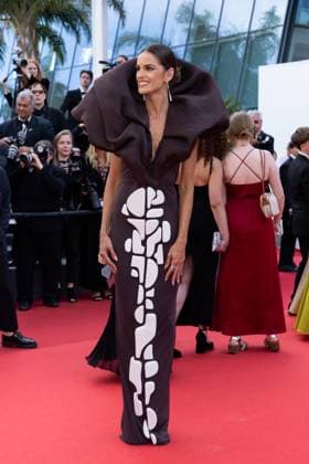B MontÃ e des marches du film Â L?amour oufÂ lors du 77eme Festival International du Film de Cannes Izabel Goulart MontÃ e des marches du film Â L?amour oufÂ lors du 77eme Festival International du Film de Cannes, au Palais des Festivals Ã Cannes On may 23th 2024 Olivier Borde Bestimage Red carpet of the movie Â Beating HeartsÂ during the 77th Cannes International Film Festival at the Palais des Festivals in Cannes, France On may 23th 2024 Cannes France  Copyright: xOLIVIERxBORDEx xBESTIMAGExOLIVIERxBORDEx xBESTIMAGEx